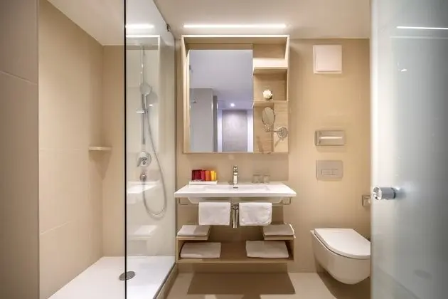 Classic Twin Room, Balcony or Terrace, Park View