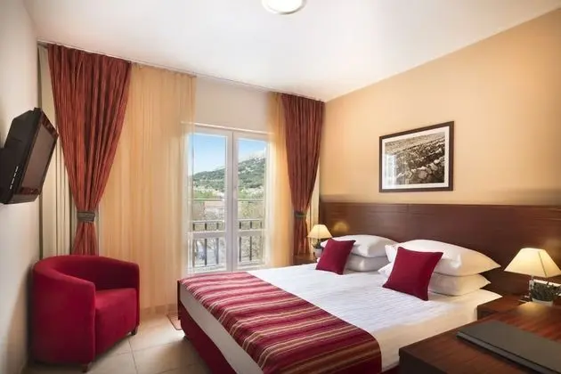 Superior Apart Daire, Balkon, Park Manzaralı