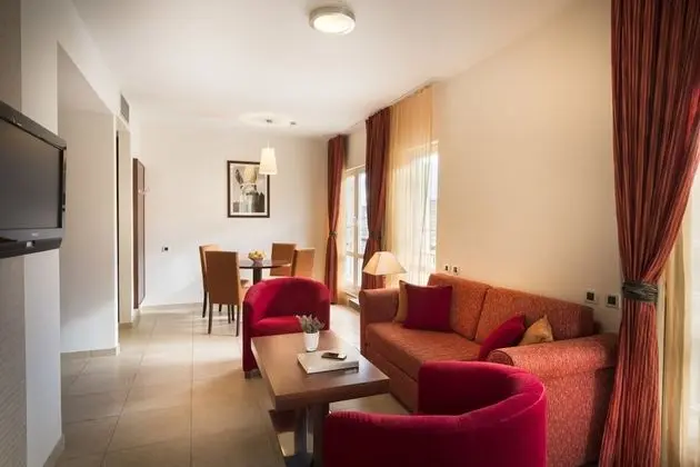 Superior Apart Daire, Balkon, Park Manzaralı