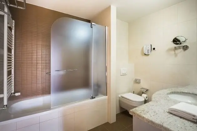 Superior Apart Daire, Balkon, Park Manzaralı