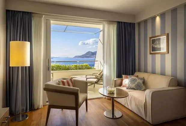 V Level Room for 2+1 Seaview