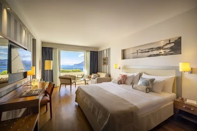 V Level Room for 2+1 Seaview