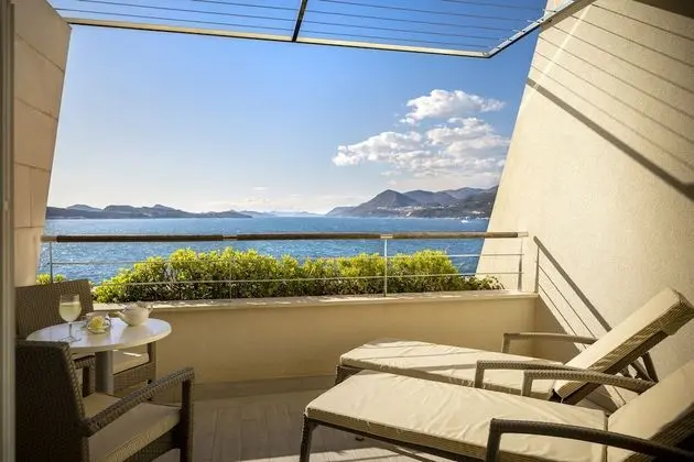 V Level Room for 2+1 Seaview
