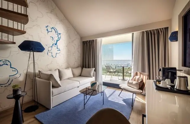 V level Suite for 2+2 Seaview