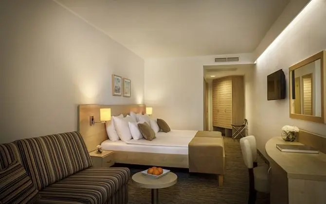 Room for 2+2