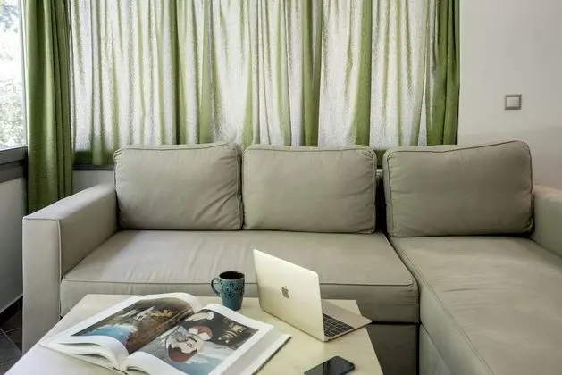 Apart Daire, Veranda