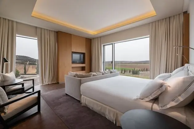 Royal Luxury Suite