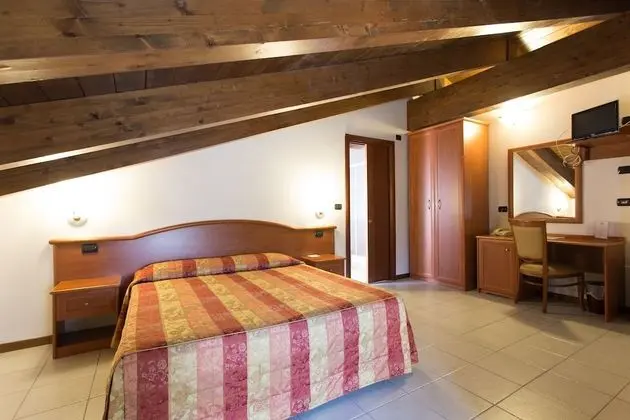 Standard Üç Kişilik Oda