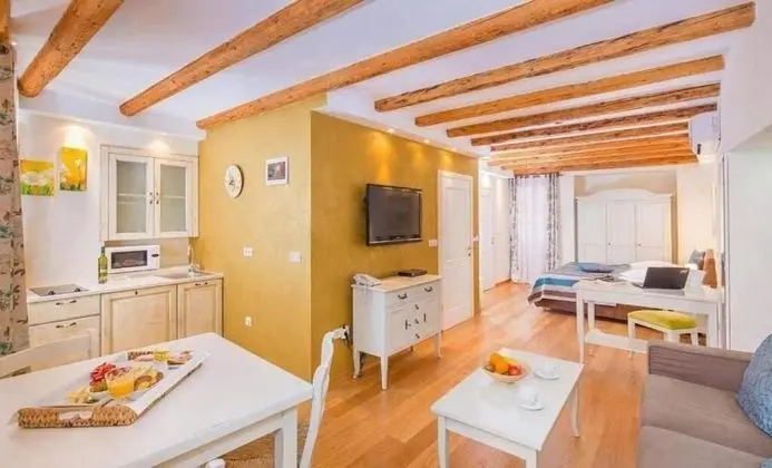 Junior Stüdyo Süit