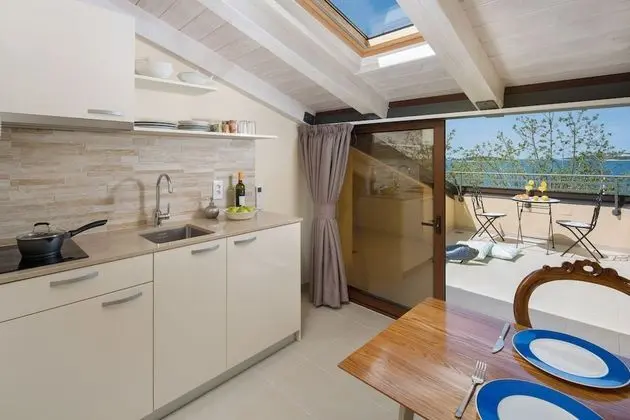 City Apart Daire, Balkon, Deniz Manzaralı (Attic)