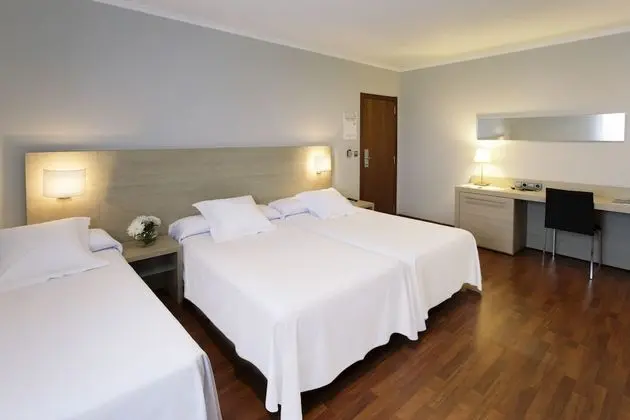 Üç Kişilik Oda (with parking)