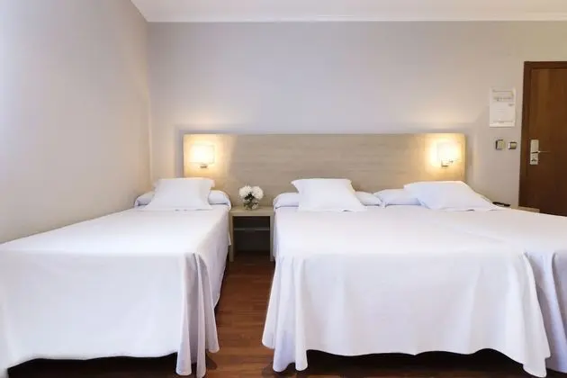 Üç Kişilik Oda (with parking)