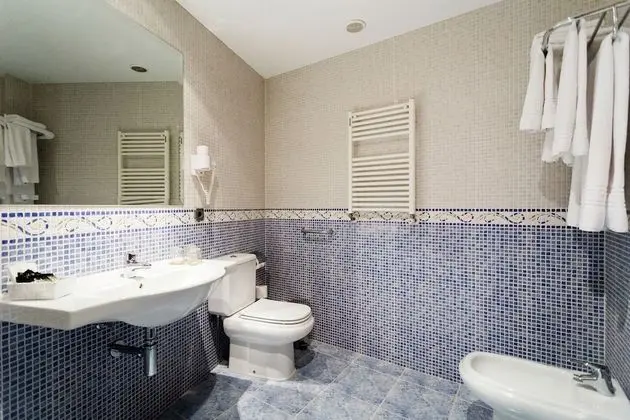 Üç Kişilik Oda (with parking)