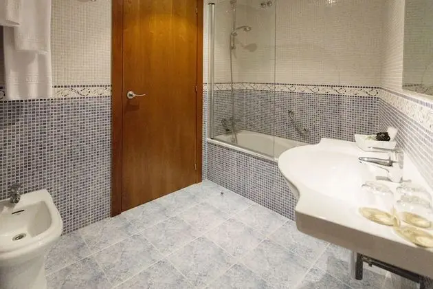 Üç Kişilik Oda (with parking)