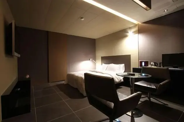 Standard Oda (A / Check-in after 10PM on Saturday)