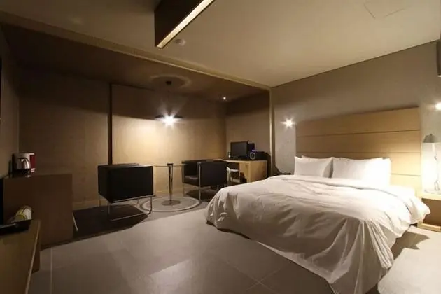 Standard Oda (A / Check-in after 10PM on Saturday)