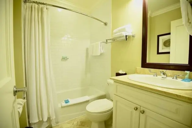 Luxury Two Bedroom Villa with King and 2 Doubles