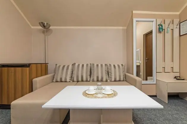 Luxury Oda