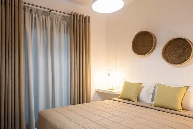 Suite, 2 Bedrooms, Private Heated Pool, Sea View (L)
