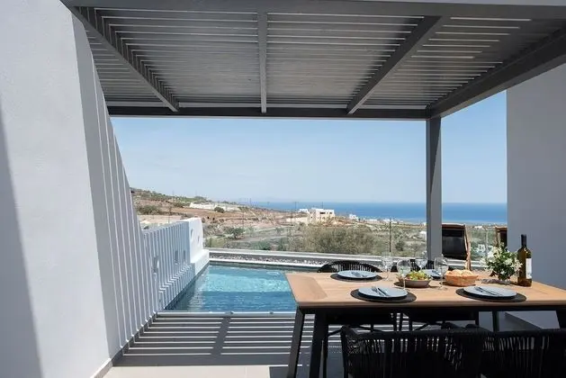 Suite, 2 Bedrooms, Private Heated Pool, Sea View (L)