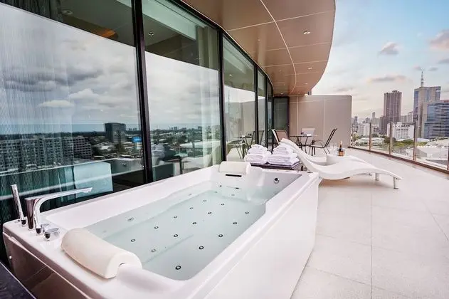 Valia Suite Club Lounge Access