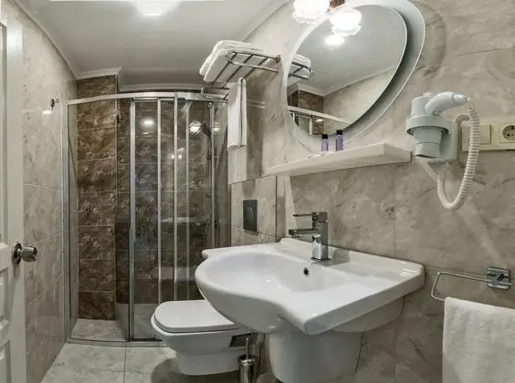 Standard Family Oda Sehir Manzarali