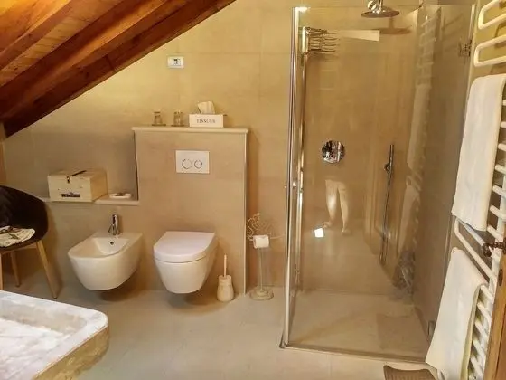 Üç Kişilik Oda (Marzemino)