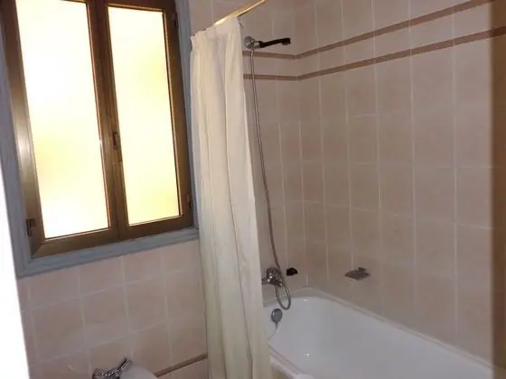 Büyük Yataklı Tek Kişilik Oda