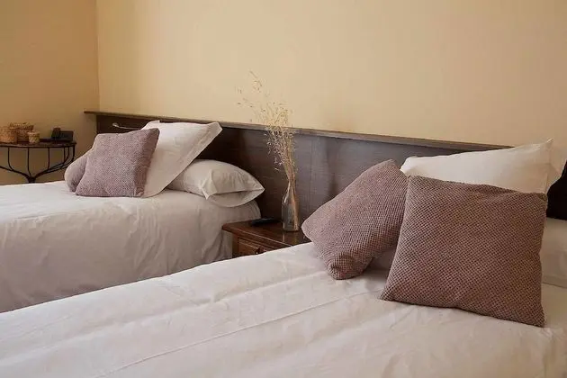 Büyük Yataklı Tek Kişilik Oda