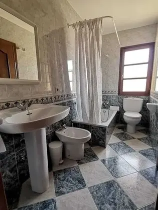 Basic Tek Büyük veya İki Ayrı Yataklı Oda