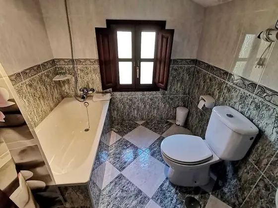 Basic Tek Büyük veya İki Ayrı Yataklı Oda