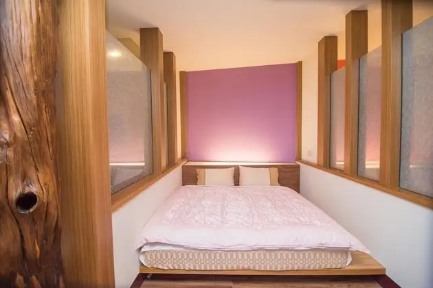 Grand Süit, 2 Büyük (Queen) Boy Yatak, Sigara İçilmez, Bahçe Manzaralı