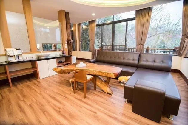 Grand Süit, 2 Büyük (Queen) Boy Yatak, Sigara İçilmez, Bahçe Manzaralı