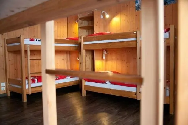 Dört Kişilik Oda, Ortak Banyo