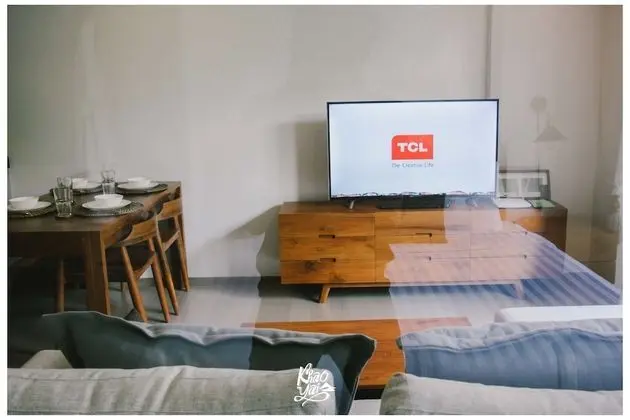 1-Bedroom Apartment with Mountain View