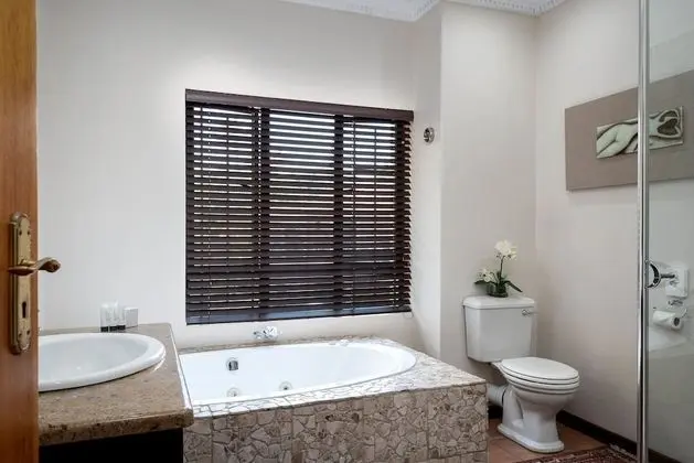 Luxury Tek Büyük Yataklı Oda, 1 En Büyük (King) Boy Yatak, Sigara İçilmez, Bahçe Manzaralı
