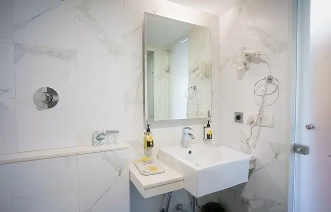 Valley View Suite