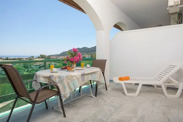 Deluxe Tek Büyük veya İki Ayrı Yataklı Oda, Balkon, Deniz Manzaralı