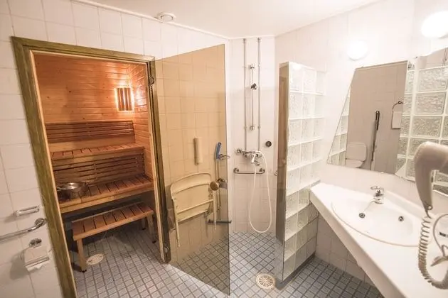 Tek Büyük Yataklı Oda, Sauna