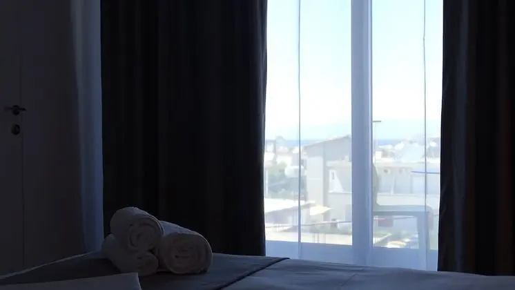 Comfort Tek Büyük Yataklı Oda, Havuz Manzaralı