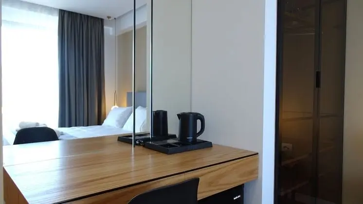 Comfort Tek Büyük Yataklı Oda, Havuz Manzaralı