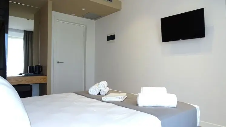 Comfort Tek Büyük Yataklı Oda, Havuz Manzaralı