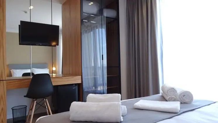 Üç Kişilik Oda, Havuz Manzaralı