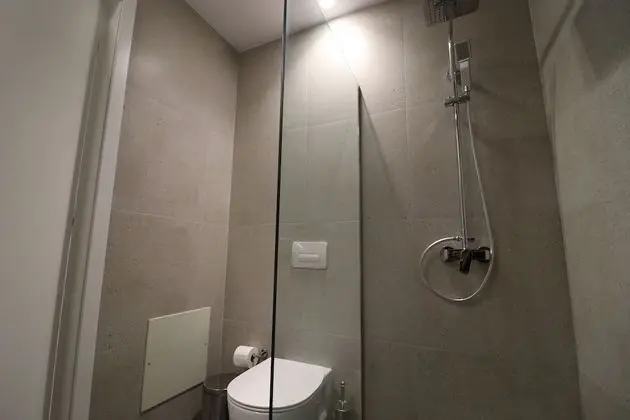 Üç Kişilik Oda, Havuz Manzaralı