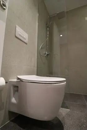 Üç Kişilik Oda, Havuz Manzaralı