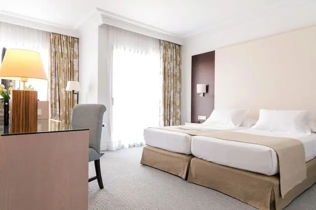 Deluxe Tek Büyük Yataklı Oda, Kısmi Deniz Manzaralı (2 adults)