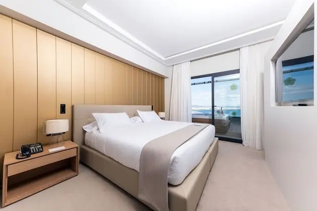 Deluxe Tek Büyük Yataklı Oda, Kısmi Deniz Manzaralı (2 adults)