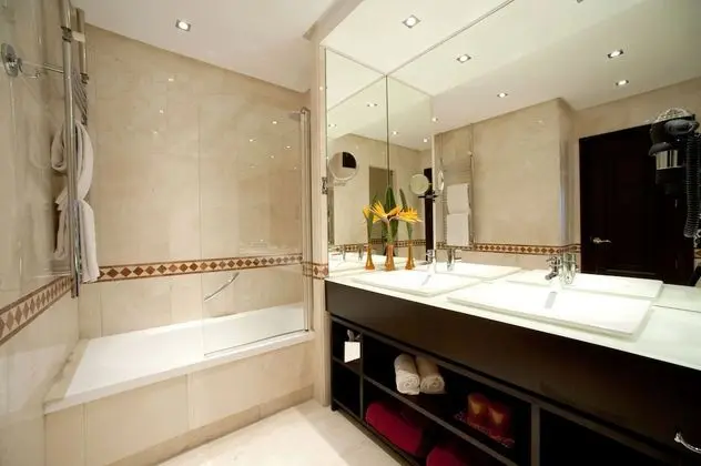 Deluxe Tek Büyük Yataklı Oda, Kısmi Deniz Manzaralı (2 adults)