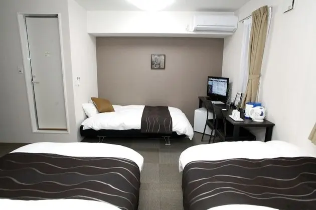Üç Kişilik Oda, Sigara İçilmez (with an extra bed)