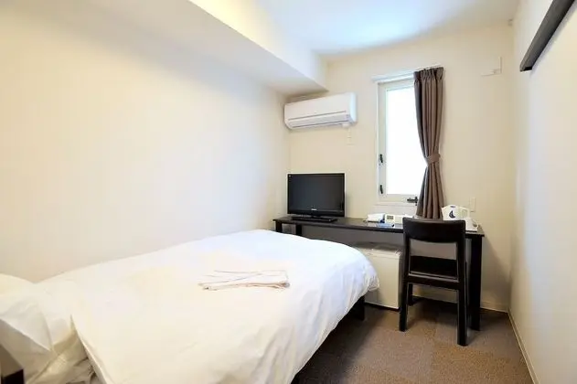 Tek Kişilik Oda, Sigara İçilebilir